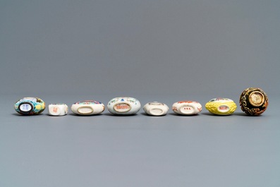 Dertien diverse Chinese snuifflesjes, 19/20e eeuw
