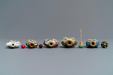Dertien diverse Chinese snuifflesjes, 19/20e eeuw