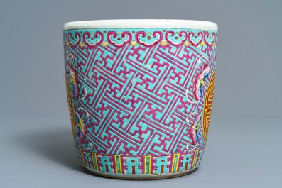 A Chinese famille rose jardini&egrave;re, two dishes and a covered bowl, 19/20th C.