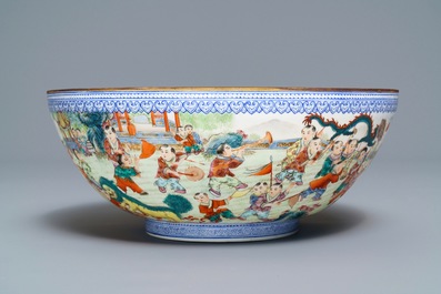 A Chinese famille rose '100 boys' eggshell bowl, Qianlong mark, 20th C.