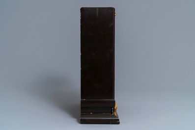 Un cabinet d'autel en bois dor&eacute; et laqu&eacute; pour le march&eacute; Peranakan ou Straits, Chine, 19&egrave;me
