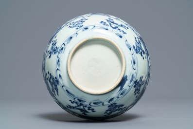 A Chinese blue and white bowl and a kraak porcelain 'deer' plate, Wanli