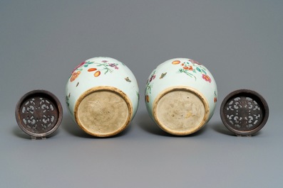 A pair of fine Chinese famille rose export jars with floral design, Qianlong