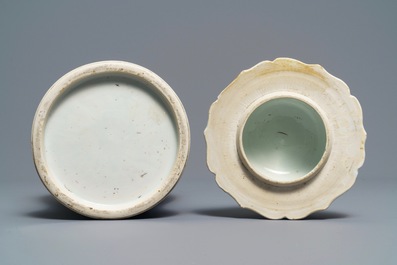 A Chinese blue and white vase and cover, Kangxi