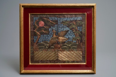 Trois peintures chinoises sur textile et une paire de badges de mandarin, Chine, 19&egrave;me