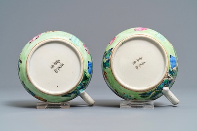 Une paire de tasses et soucoupes en porcelaine de Chine famille rose de Canton, dat&eacute;es 1831