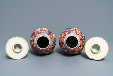 A pair of Chinese Imari-style vases and two dishes, Qianlong
