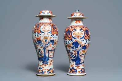 A pair of Chinese Imari-style vases and two dishes, Qianlong
