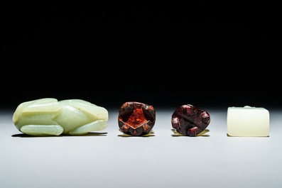 Six Chinese white and celadon jade carvings, 19/20th C.