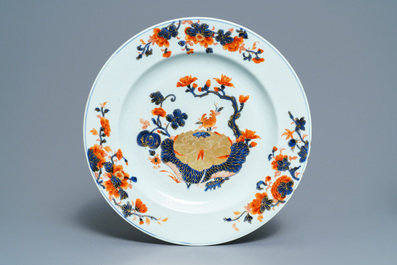 A pair of Chinese Imari-style vases and two dishes, Qianlong