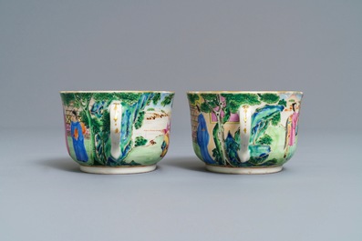 Une paire de tasses et soucoupes en porcelaine de Chine famille rose de Canton, dat&eacute;es 1831