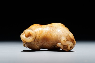Un mod&egrave;le d'un animal mythique en jade sculpt&eacute;, Chine, 18/19&egrave;me