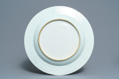A pair of Chinese Imari-style vases and two dishes, Qianlong