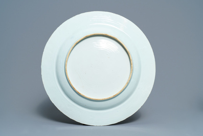 A pair of Chinese Imari-style vases and two dishes, Qianlong