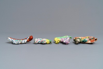 Three Chinese famille rose water droppers and a brush rest, 18/19th C.