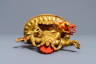 Un mod&egrave;le de Jambhala sur dragon en bronze polychrom&eacute;, Sino-Tibet, 19/20&egrave;me