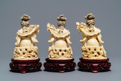 Trois figures en ivoire de filles aux fleurs, Chine, 19/20&egrave;me