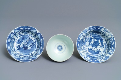 Trois bols en porcelaine de Chine bleu et blanc, Wanli
