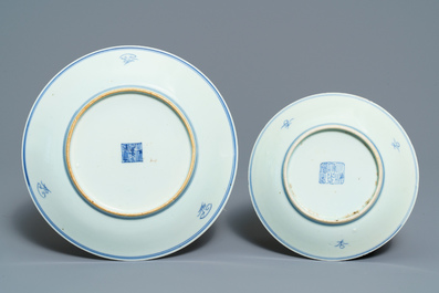 Twee blauwwitte Chinese borden en een kom, Kangxi en 19e eeuw