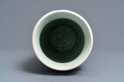 A fine Chinese blue and white sleeve vase with figural design all-round, Transitional period
