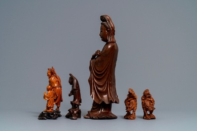 Six figures en bois sculpt&eacute;, Chine, 19/20&egrave;me