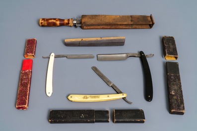 Quinze rasoirs dans leur bo&icirc;tes et quelques outils de coiffeur, 20&egrave;me