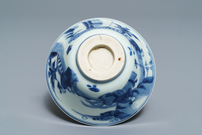 Twee blauwwitte Chinese borden en een kom, Kangxi en 19e eeuw