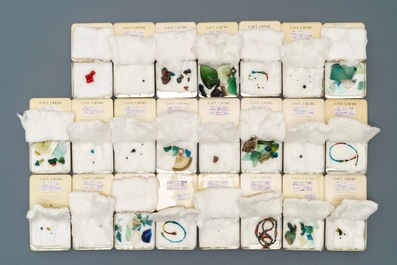 Une importante collection document&eacute;e de perles en verre et fragments arch&eacute;ologiques de fouilles, Malaisie et Singapour