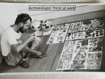 Une importante collection document&eacute;e de perles en verre et fragments arch&eacute;ologiques de fouilles, Malaisie et Singapour