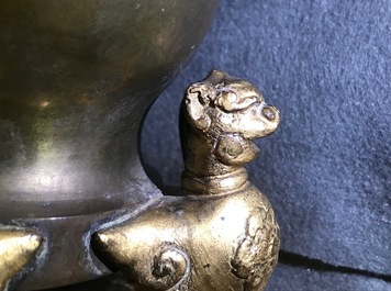 Deux vases en bronze, Chine, 19&egrave;me