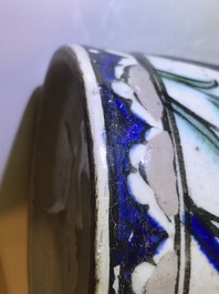 Een polychrome Iznik pul, Turkije, 17e eeuw