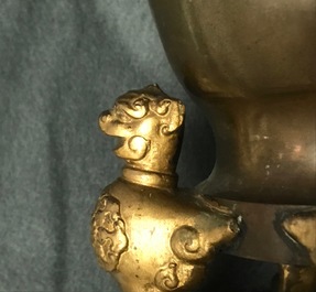 Deux vases en bronze, Chine, 19&egrave;me