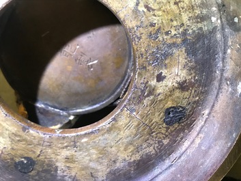 Deux vases en bronze, Chine, 19&egrave;me