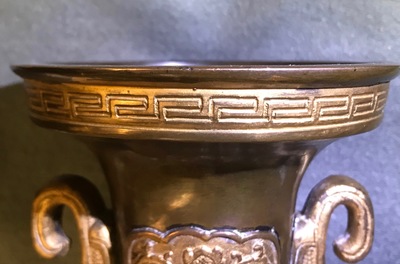 Deux vases en bronze, Chine, 19&egrave;me