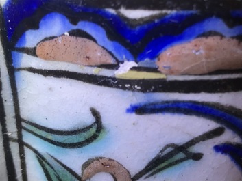 Een polychrome Iznik pul, Turkije, 17e eeuw