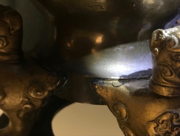Deux vases en bronze, Chine, 19&egrave;me