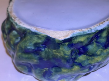 Un beurrier couvert en fa&iuml;ence polychrome de Delft en forme de pluvier, 18&egrave;me
