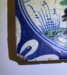 Un carreau en majolique polychrome &agrave; d&eacute;cor d'un soldat, Pays-Bas, 1er quart du 17&egrave;me