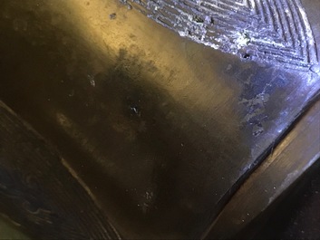 Deux vases en bronze, Chine, 19&egrave;me