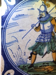 Un carreau en majolique polychrome &agrave; d&eacute;cor d'un soldat, Pays-Bas, 1er quart du 17&egrave;me