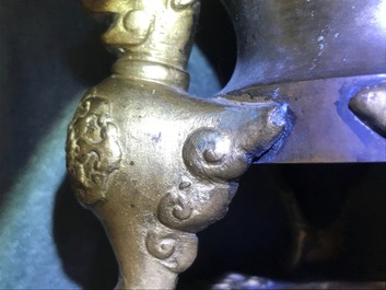 Deux vases en bronze, Chine, 19&egrave;me