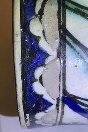 Een polychrome Iznik pul, Turkije, 17e eeuw
