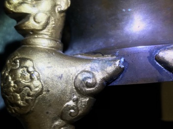 Deux vases en bronze, Chine, 19&egrave;me