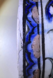 Een polychrome Iznik pul, Turkije, 17e eeuw