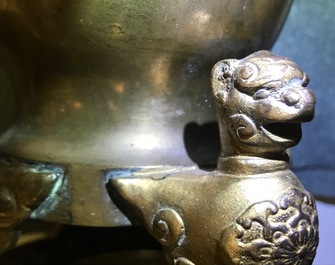 Deux vases en bronze, Chine, 19&egrave;me