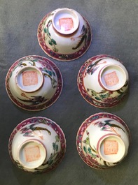 Une collection de tasses et soucoupes et un vase en porcelaine de Chine pour le march&eacute; Peranakan ou Straits, 19&egrave;me