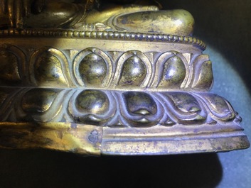 Une figure de Bouddha Shakyamuni en bronze dor&eacute;, Tibet, 14/15&egrave;me