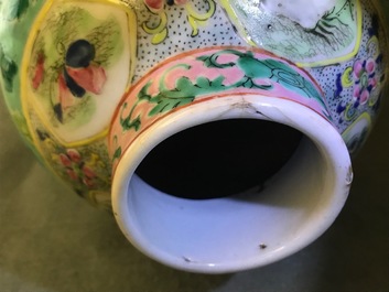 Une collection de tasses et soucoupes et un vase en porcelaine de Chine pour le march&eacute; Peranakan ou Straits, 19&egrave;me