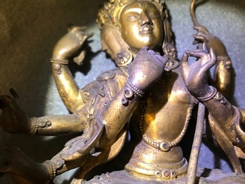 Une figure d'Ushnishavijaya en bronze dor&eacute; incrust&eacute;, Sino-Tibet, 17/18&egrave;me