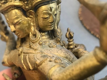 Un groupe de Manjusri et Prajnaparamita en bronze dor&eacute; &agrave; inscription, Tibet, 17/18&egrave;me